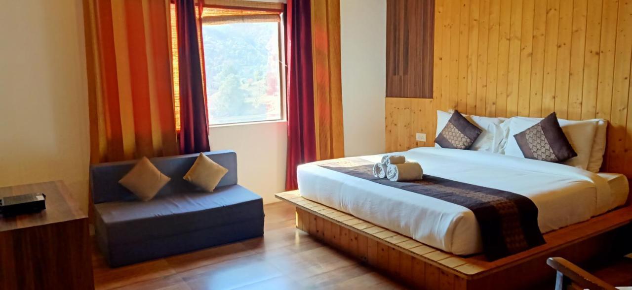 Skywood Resort Shoghi Shogi Esterno foto